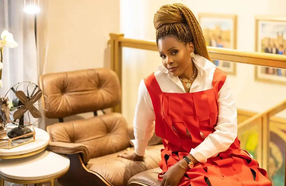 Sculpter l'Espace : L'art du fil de fer s'invite au salon