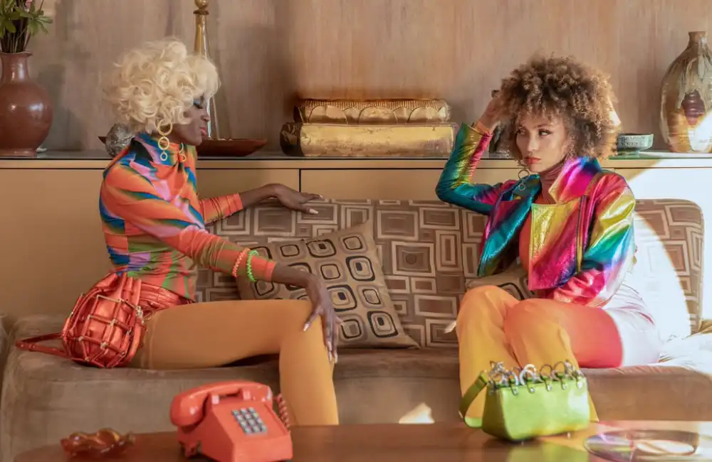 Parures Murales : Quand vos colliers deviennent des œuvres d'art"